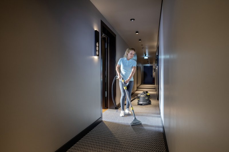 Aspirator cu spalare Karcher Puzzi8/1 C, duza de podea