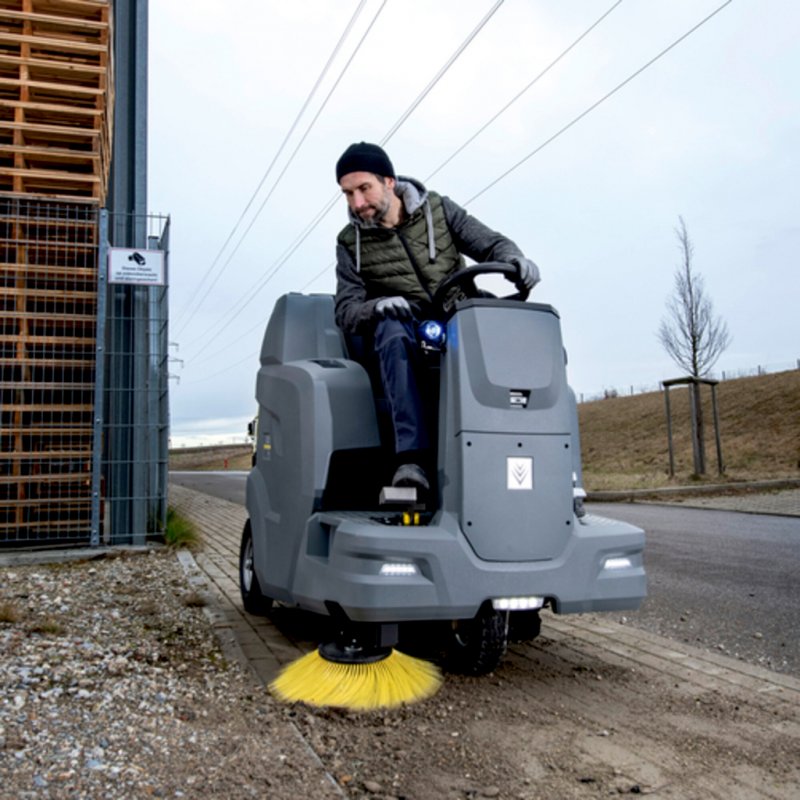 Masina de maturat - aspirat Karcher KM100/120 RG, motor benzina