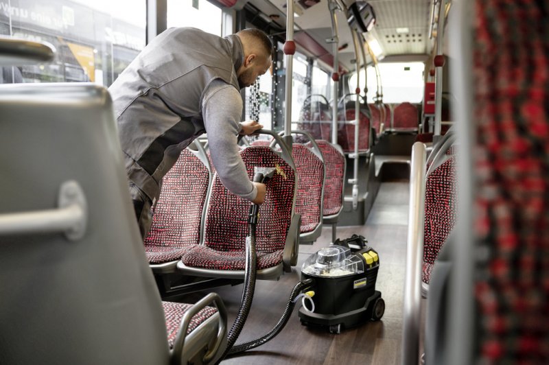 Aspirator cu spalare Karcher Puzzi8/1 Go!Further, duza de mana, cadou RM 764 N