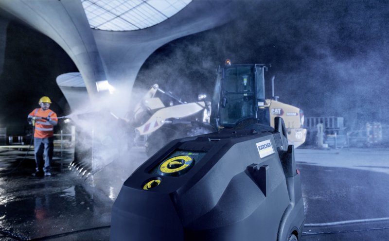 Aparat de spalat cu presiune si incalzire KARCHER HDS 11/18-4 S eB Plus Go!Further, cadou: eco!Booster si lampa de lucru