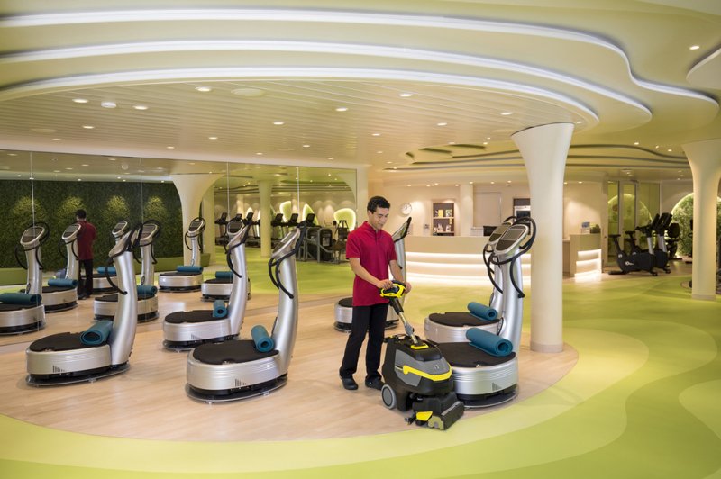 Masina de frecat-aspirat Karcher BR 35/12 C Bp Pack Go!Further, cadou: detergent pardoseala RM 69 N - 2 x 5 litri